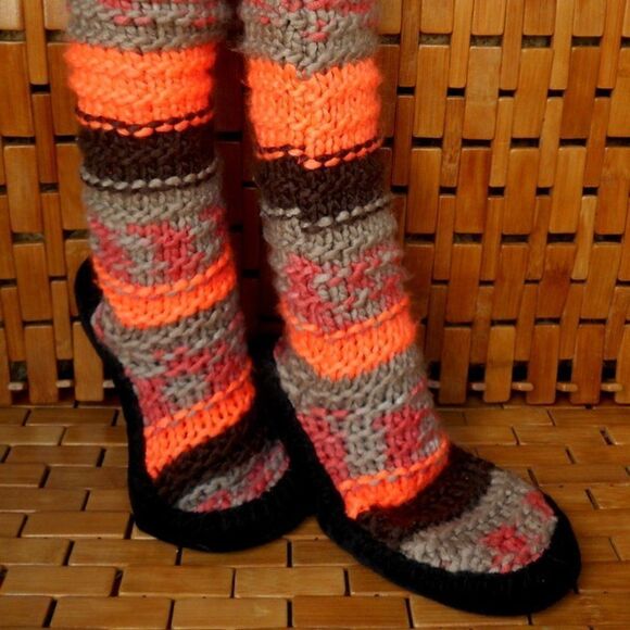 MUDD Neon Orange, Brown & Gray Vertical Striped Knit Slipper Socks Size 5/6 - Picture 1 of 5